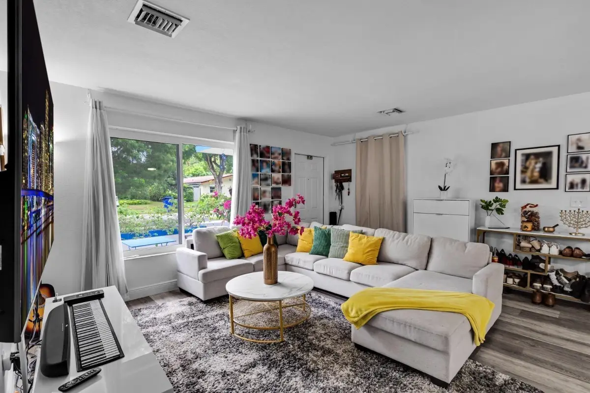 315 S 57th Ave, Hollywood, FL 33023 - Image #1