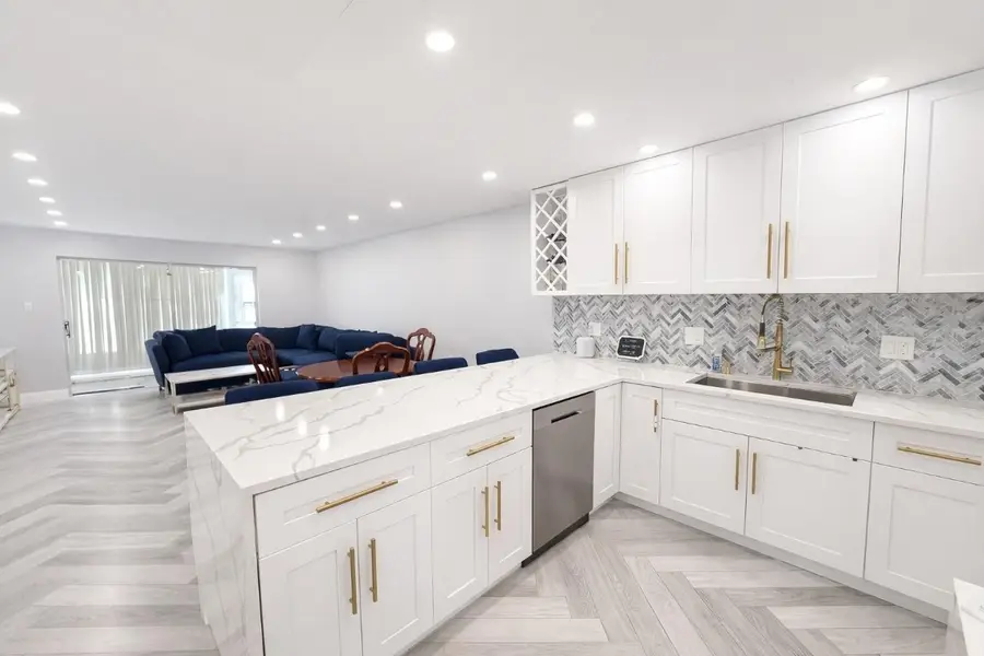 7300 NW 5th Place #103, Margate, FL 33063 - Image #2