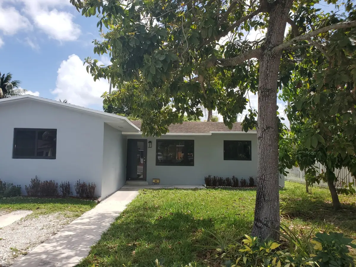 440 NE 174th St, North Miami Beach, FL 33162 - Image #1