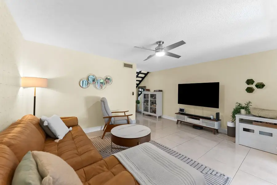 656 Kensington Pl #12b, Fort Lauderdale, FL 33305 - Image #3