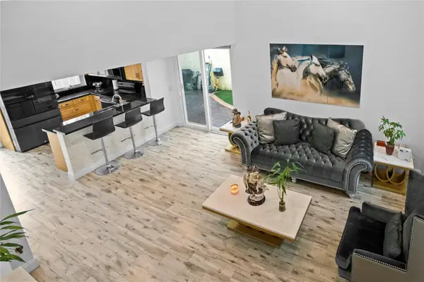 9837 NW 2nd Ct, Plantation, FL 33324