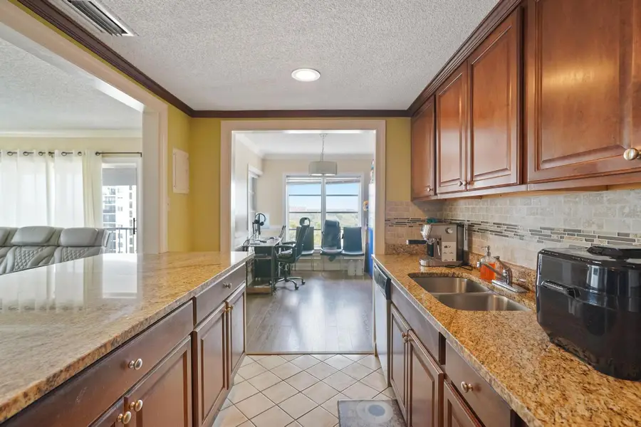 4174 Inverrary Dr #701, Lauderhill, FL 33319 - Image #3