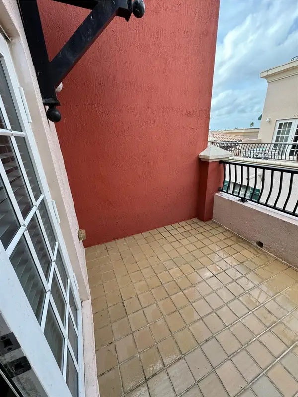 1033 NE 17th Way #605, Fort Lauderdale, FL 33304