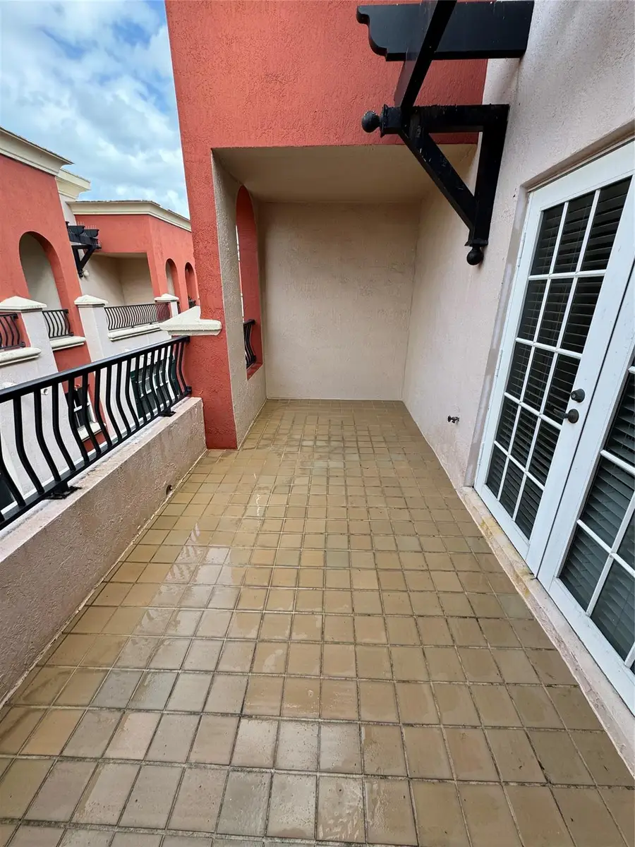 1033 NE 17th Way #605, Fort Lauderdale, FL 33304 - Image #2