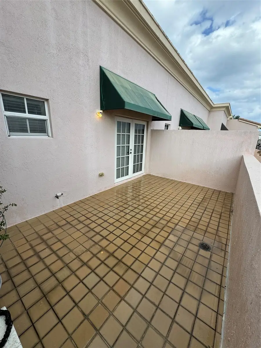 1033 NE 17th Way #605, Fort Lauderdale, FL 33304 - Image #3