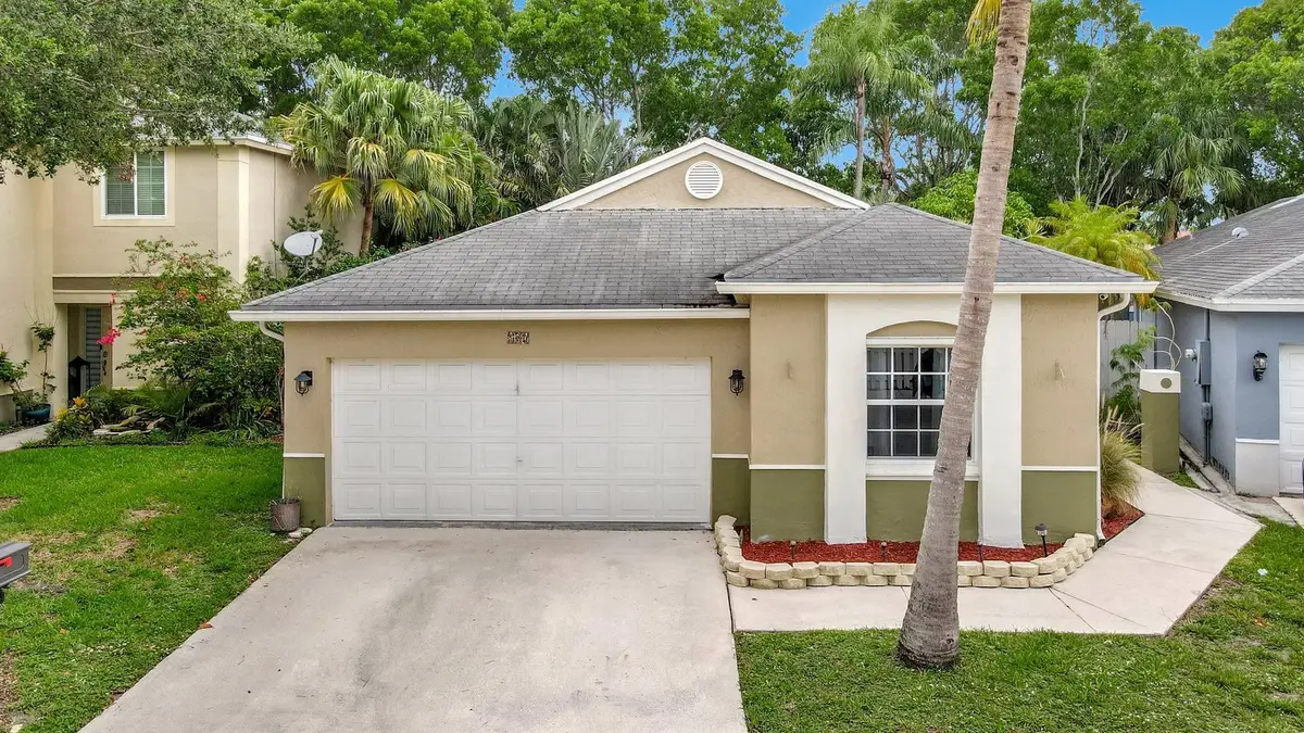 134 E Riverbend Dr, Sunrise, FL 33326 - Image #1