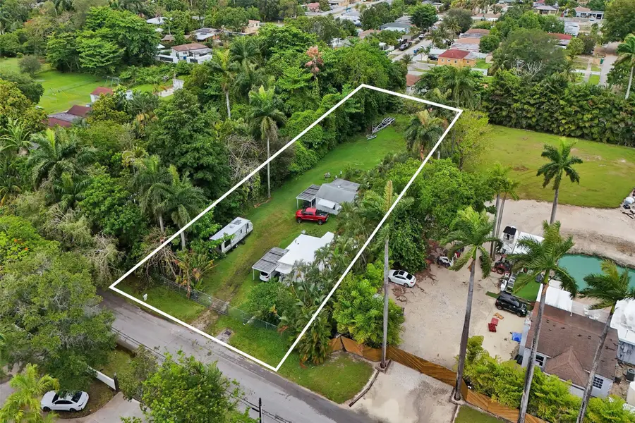 477 NE 154th St, Miami, FL 33162 - Image #2