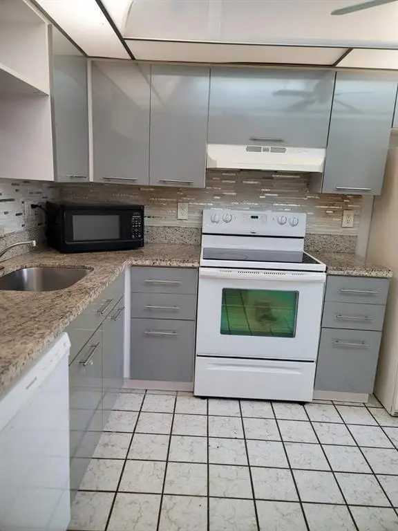 Address Withheld By Seller, Pembroke Pines, FL 33026