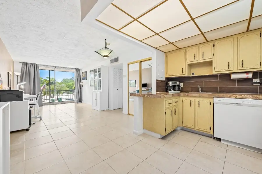 7100 NW 17th Street #218, Plantation, FL 33313 - Image #2