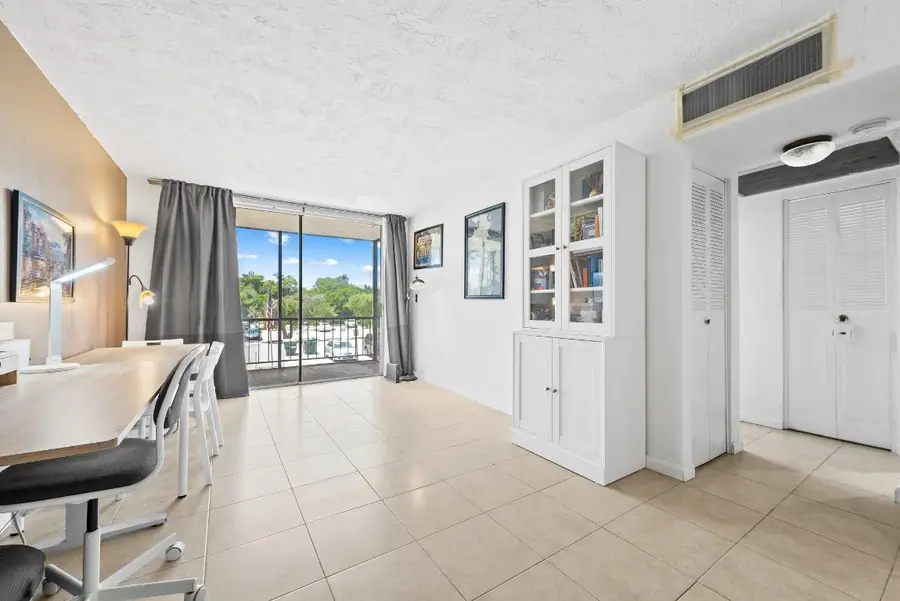 7100 NW 17th Street #218, Plantation, FL 33313 - Image #3