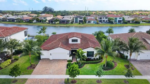 8212 Grand Prix Ln, Boynton Beach, FL 33472