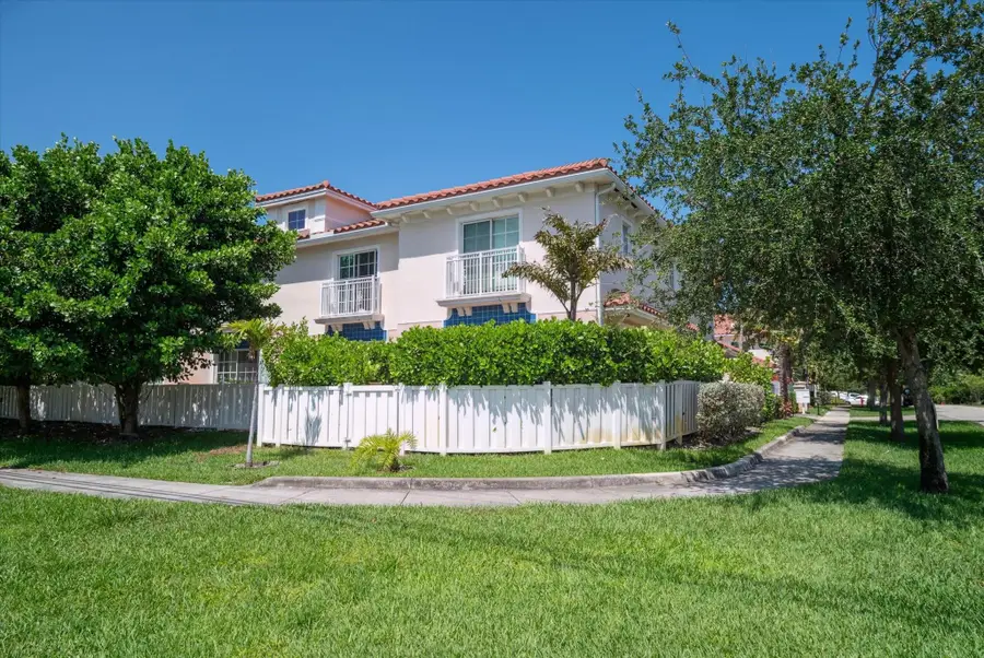 2325 SE 5th St, Pompano Beach, FL 33062 - Image #2