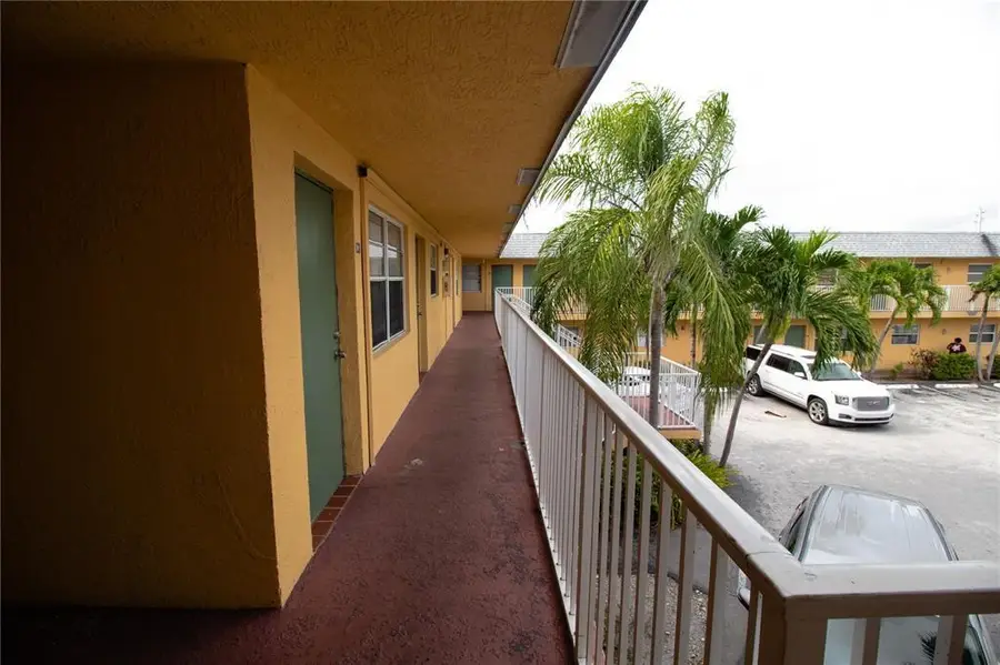4061 N Dixie Hwy #27, Oakland Park, FL 33334 - Image #3
