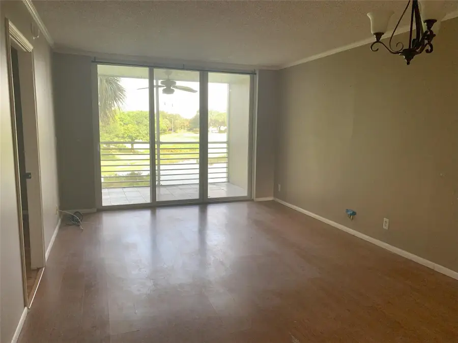 9460 Poinciana Pl #303, Davie, FL 33324 - Image #3