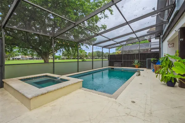 1400 W Sandpiper Cir, Pembroke Pines, FL 33026