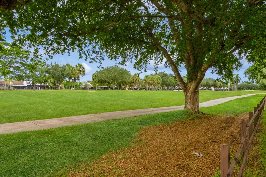 1400 W Sandpiper Cir, Pembroke Pines, FL 33026 - Image #3