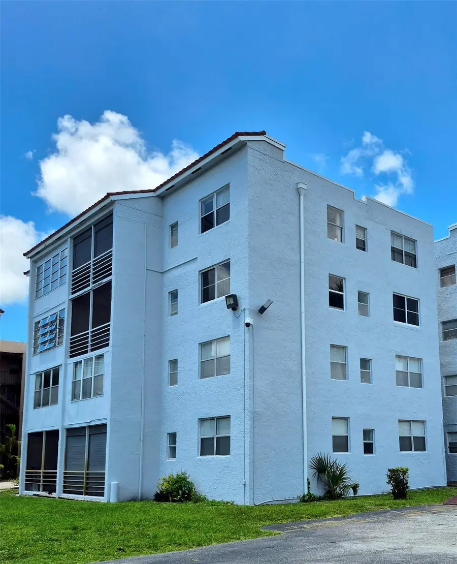 2840 Somerset Dr #208M, Lauderdale Lakes, FL 33311 - Image #3