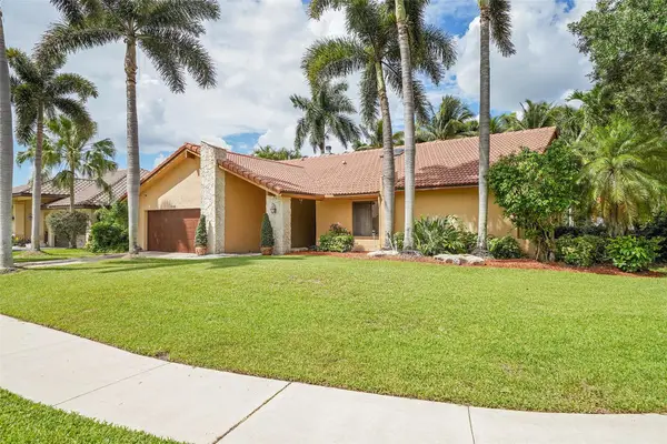 1581 NW 100th Way, Plantation, FL 33322