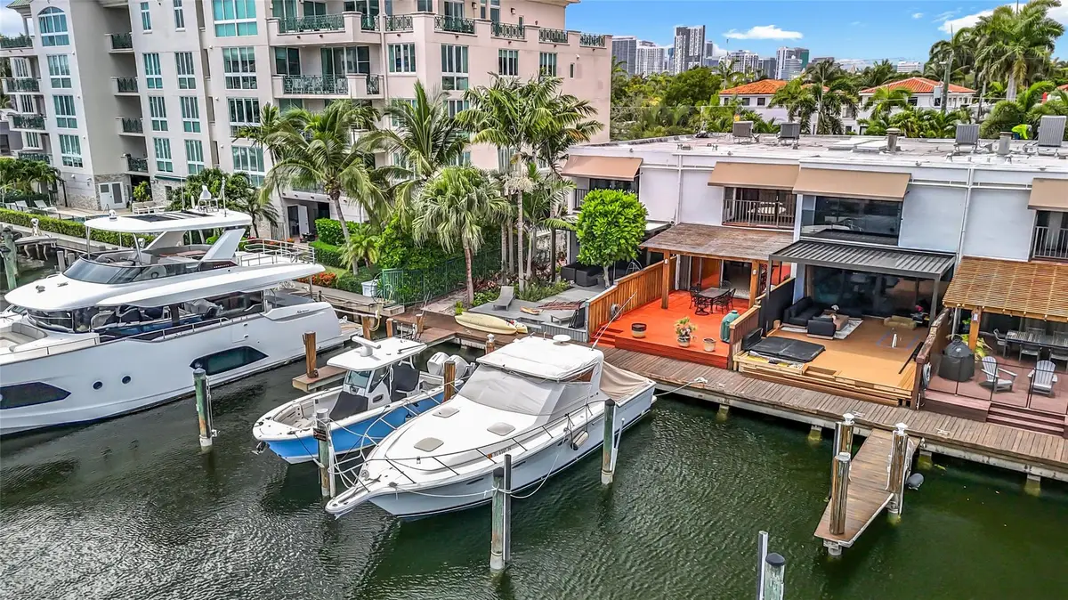 424 Hendricks Isle #11, Fort Lauderdale, FL 33301 - Image #1