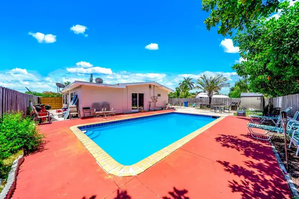 907 W Bloxham Street, Lantana, FL 33462