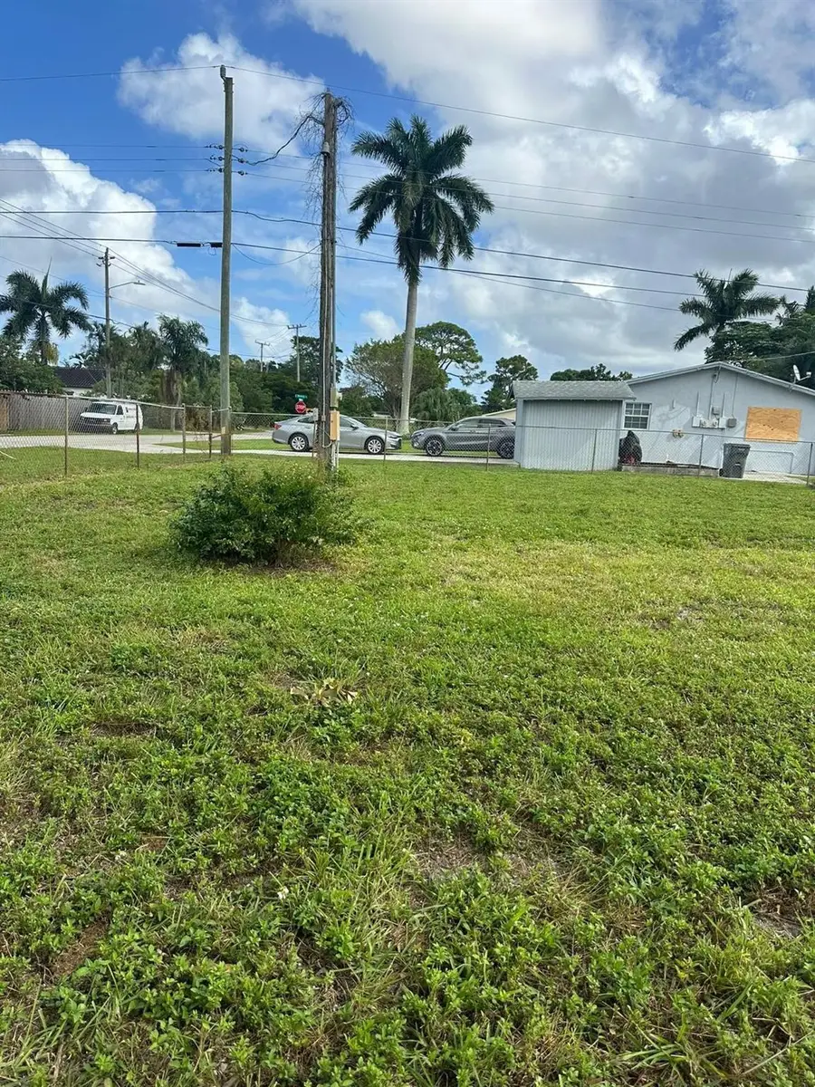 1600 Breezy Ln, West Palm Beach, FL 33417 - Image #2