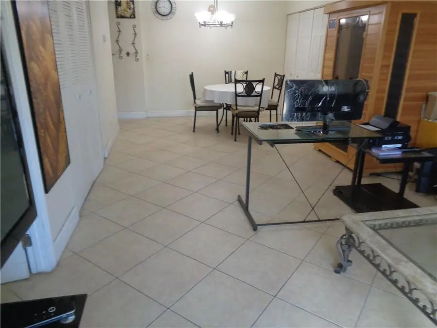 4222 Inverrary Blvd #4301, Lauderhill, FL 33319 - Image #2