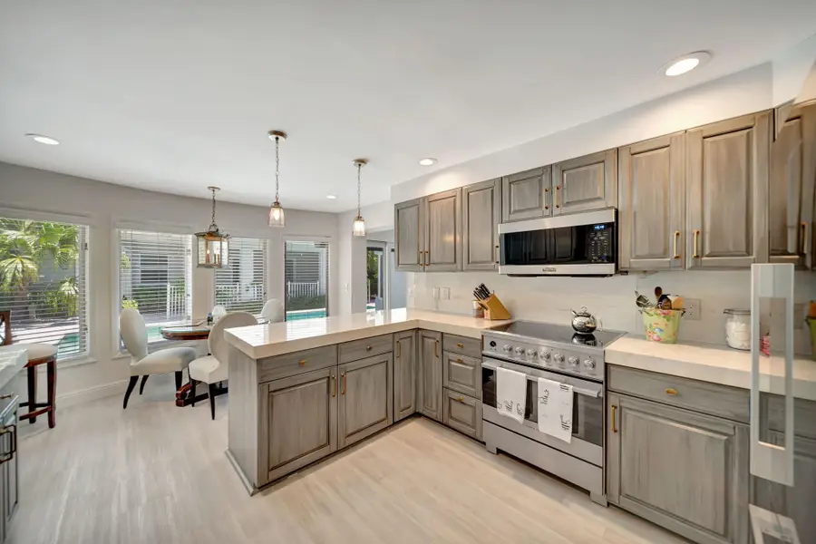 1109 SE 11th Ct, Fort Lauderdale, FL 33316 - Image #3