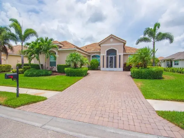 8255 Heather Ct, Vero Beach, FL 32967
