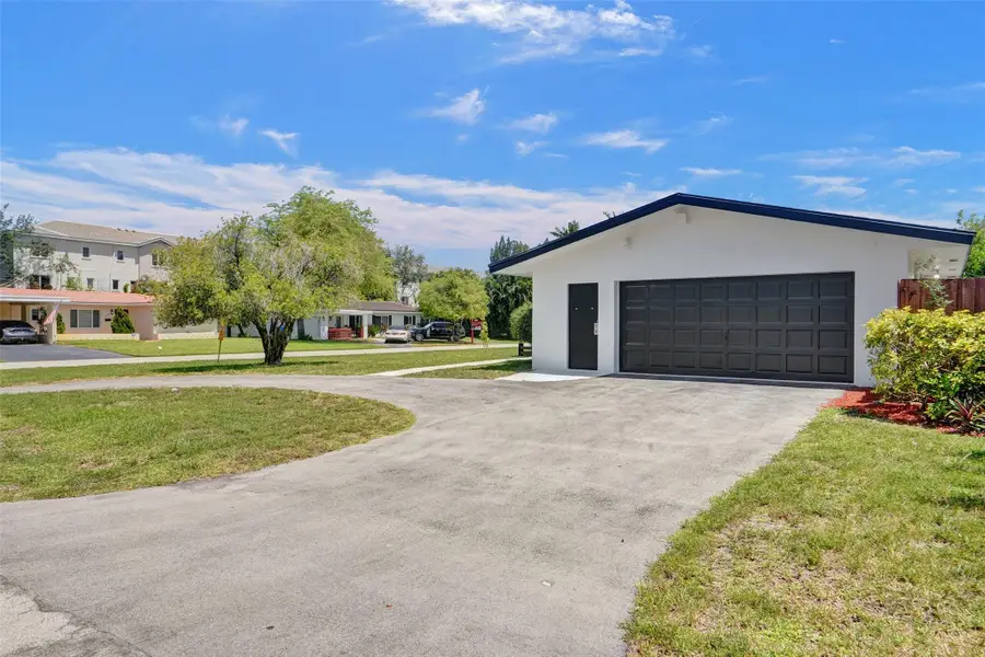 4017 NE 18th Ave, Oakland Park, FL 33334 - Image #2