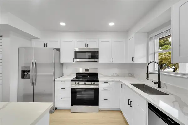 6200 NW 44th St #106, Lauderhill, FL 33319