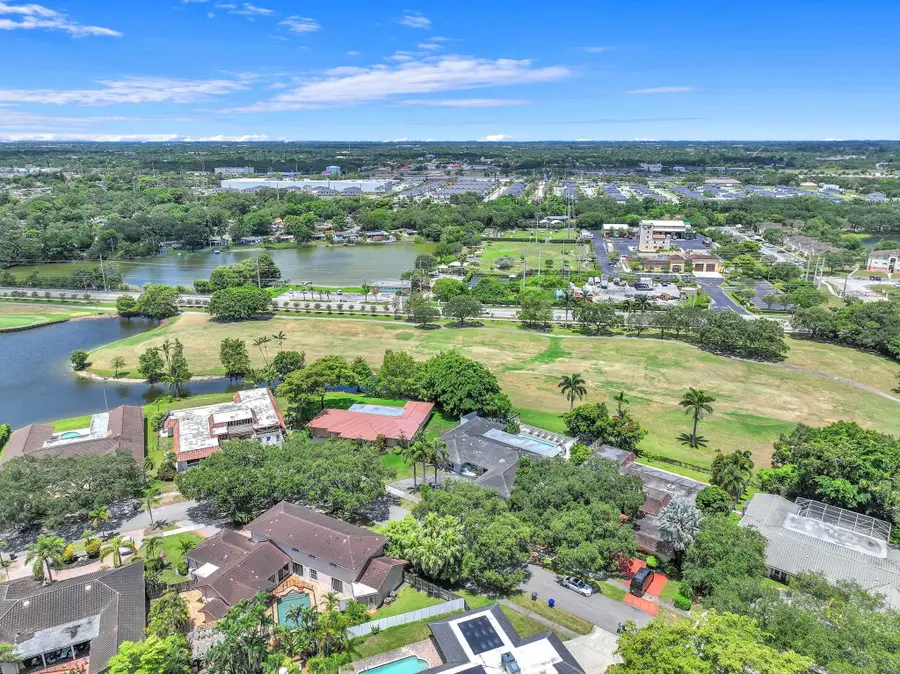 5421 N 36th Ct, Hollywood, FL 33021 - Image #2