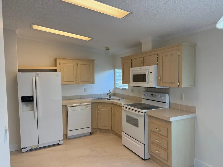 8648 SW 16th Pl, Davie, FL 33324 - Image #2