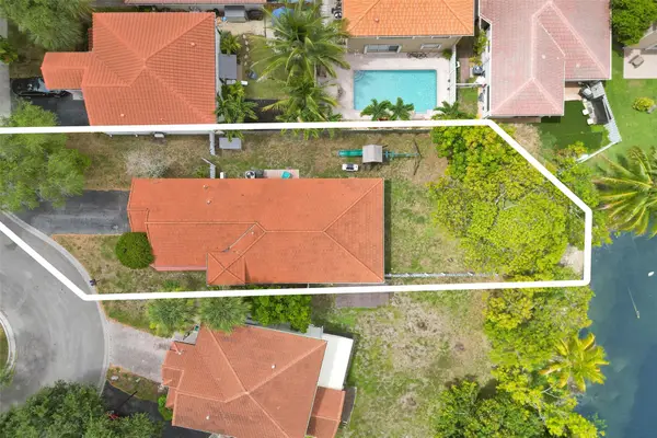 13525 NW 5th Ct, Plantation, FL 33325