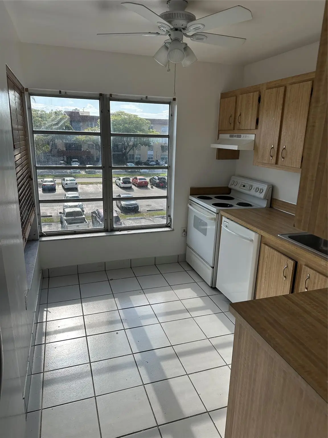 4174 Inverrary Dr #314, Lauderhill, FL 33319 - Image #1