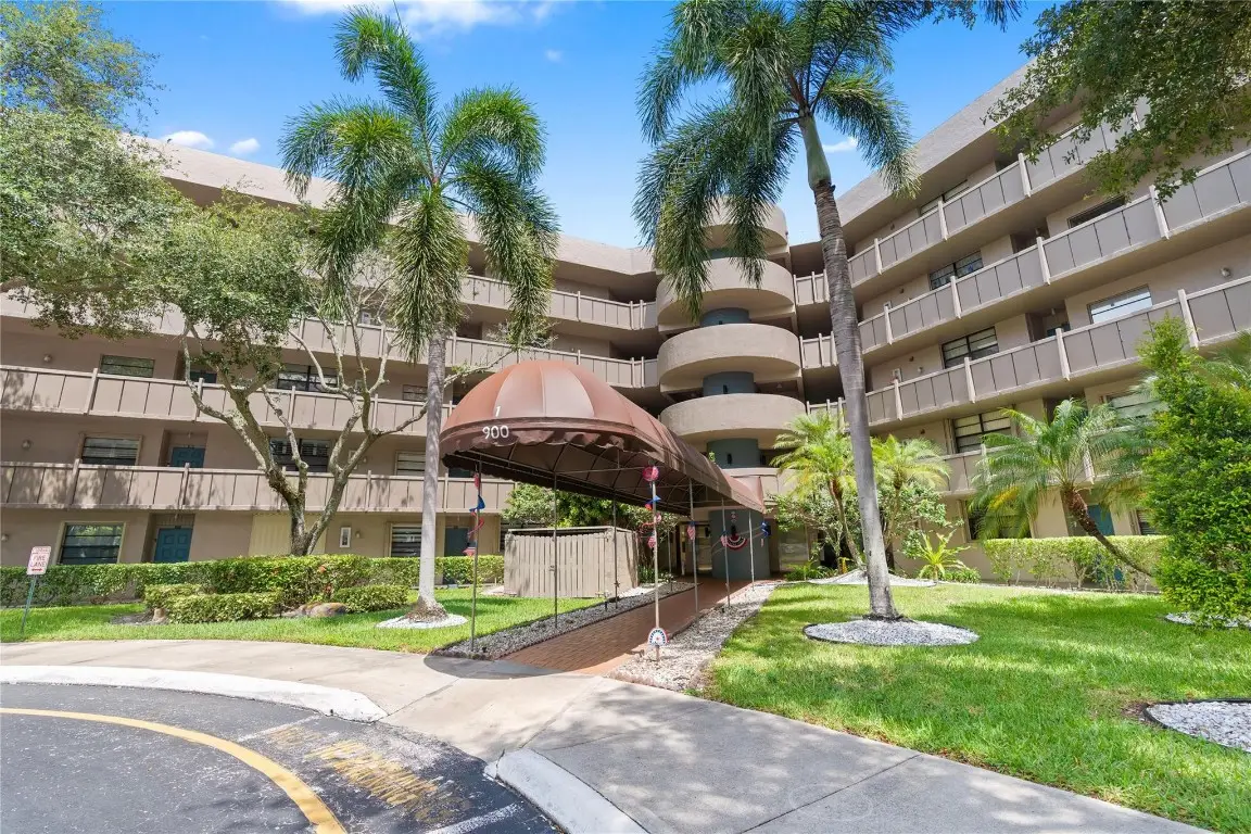 900 Colony Point Circle #511, Pembroke Pines, FL 33026 - Image #1