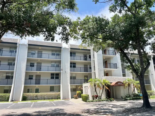 9235 Lagoon Pl #204, Davie, FL 33324