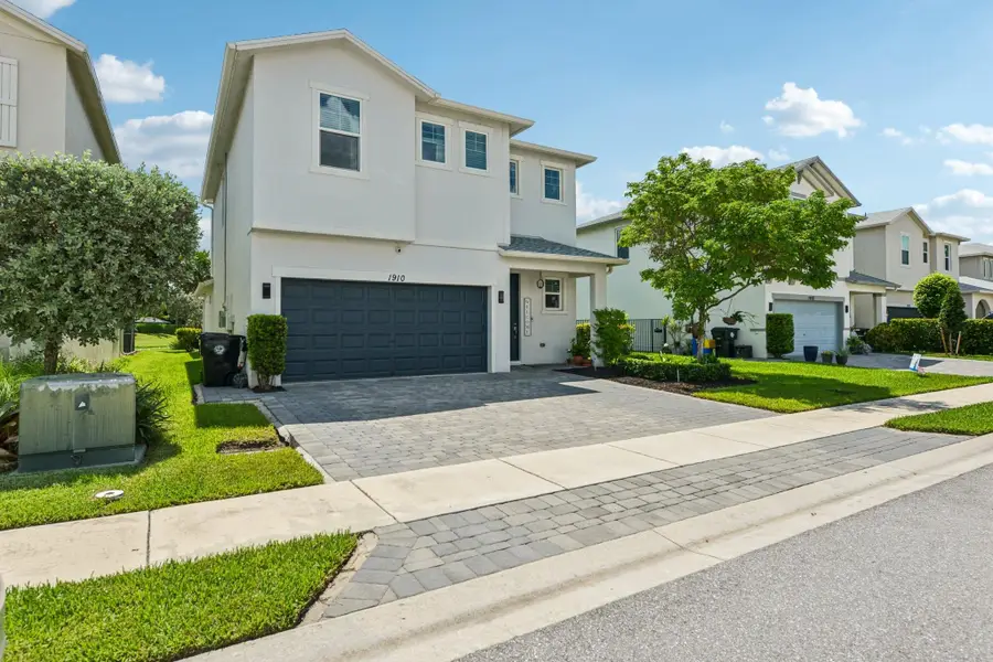 1910 Harding St, Lake Worth Beach, FL 33460 - Image #2