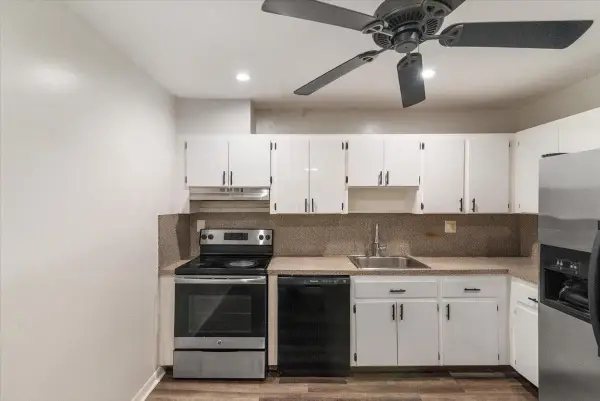 5100 SW 41st St #321, Pembroke Park, FL 33023