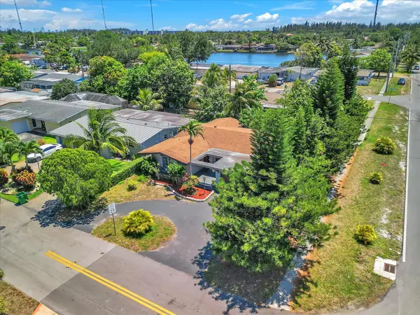 6772 Camelia Dr, Miramar, FL 33023