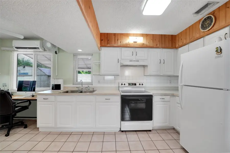 2011 N 31st Avenue, Hollywood, FL 33021 - Image #2