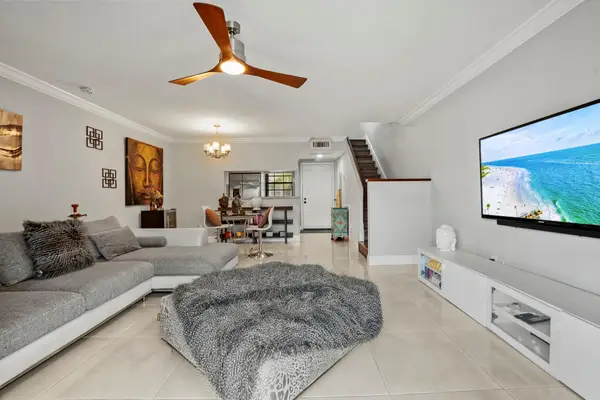 11652 NW 11th St, Pembroke Pines, FL 33026