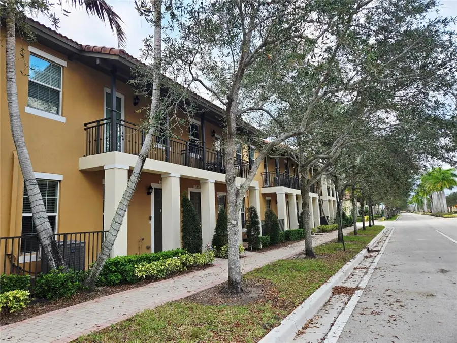 1528 SW 147th Avenue #1527, Pembroke Pines, FL 33027 - Image #2