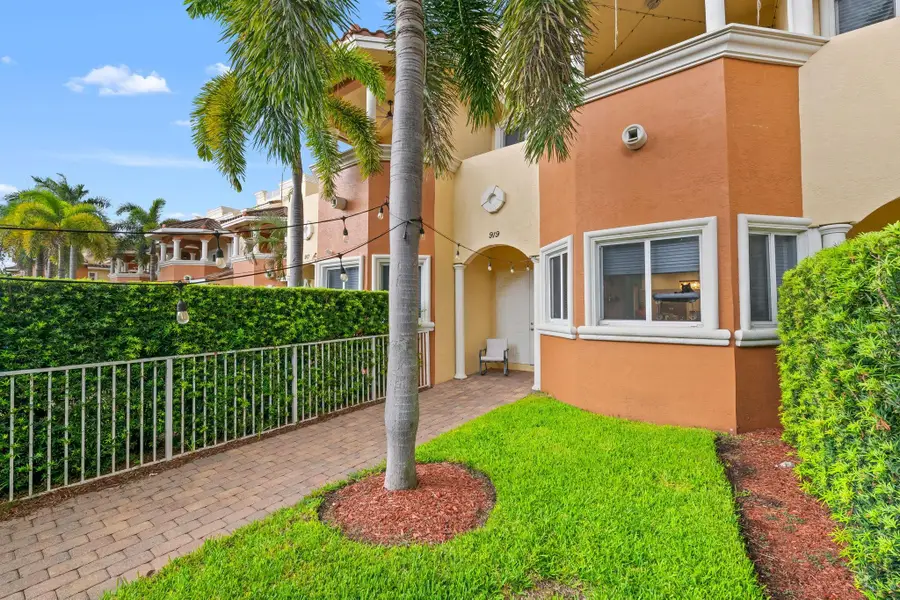 919 NE 17th Way, Fort Lauderdale, FL 33304 - Image #3