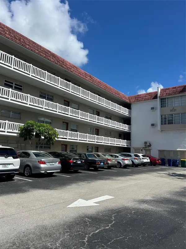 3521 Inverrary Dr #J109, Lauderhill, FL 33319