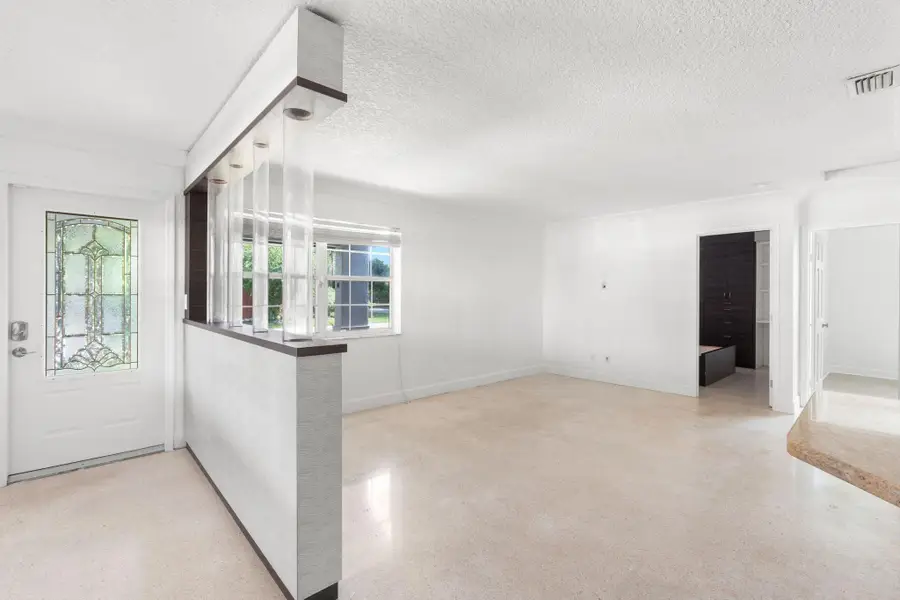 1498 NE 39th St, Oakland Park, FL 33334 - Image #3