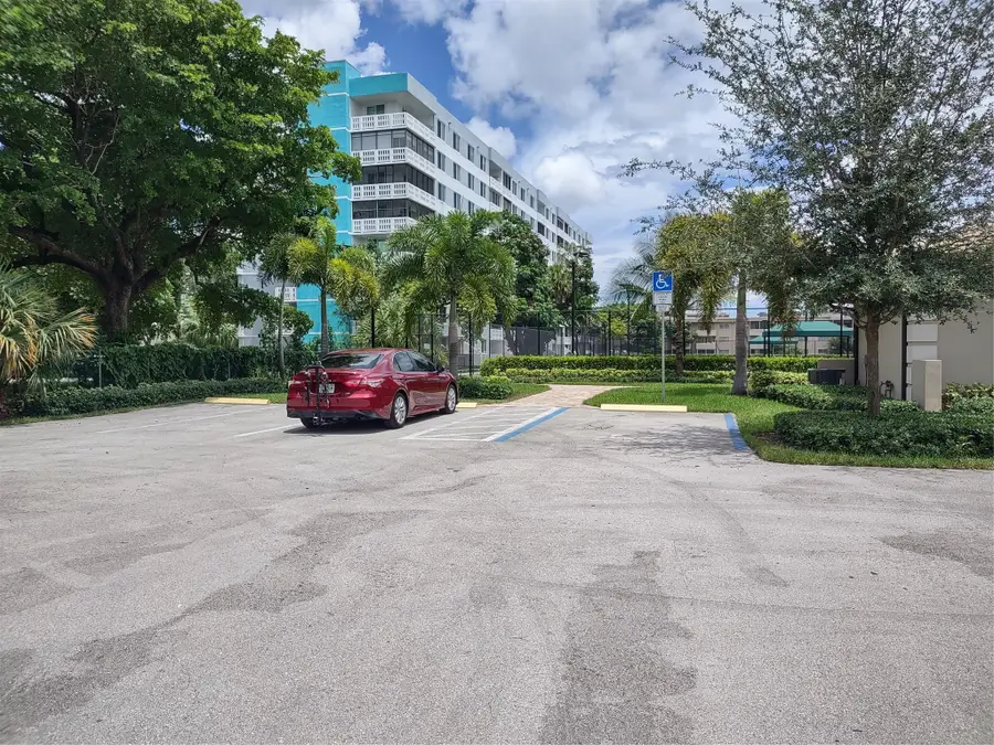 4200 Hillcrest Drive #405, Hollywood, FL 33021 - Image #3