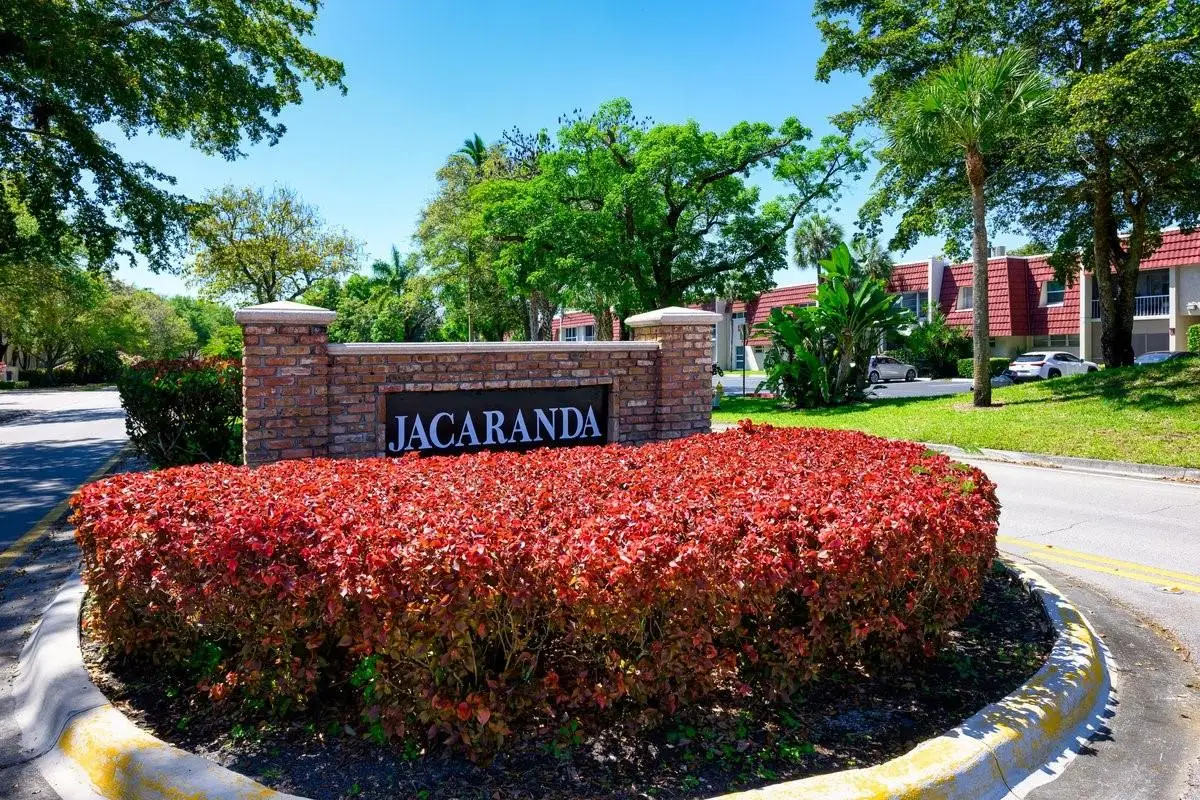 17 Jacaranda Drive #117, Plantation, FL 33324 - Image #1