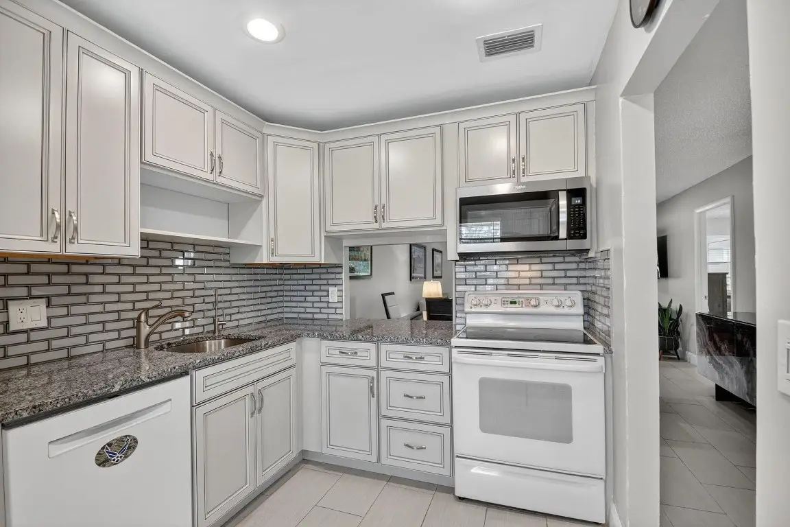 121 Lake Meryl Drive, West Palm Beach, FL 33411 - Image #1