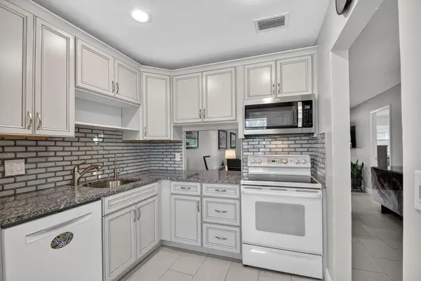 121 Lake Meryl Drive, West Palm Beach, FL 33411