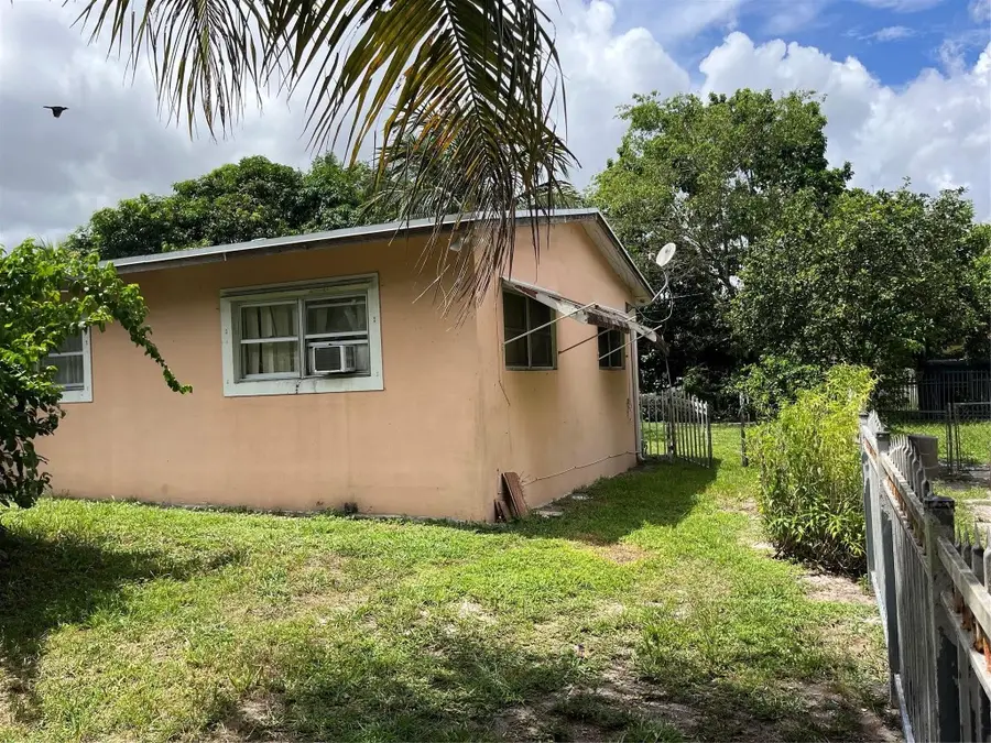 427 NE 160th Street, Miami, FL 33162 - Image #3